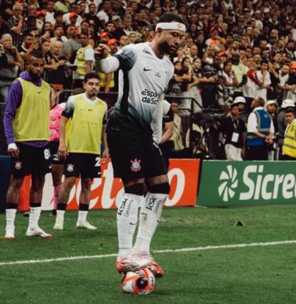 MK体育-双脚站到足球上得吃黄牌！德佩不服？解释来了！