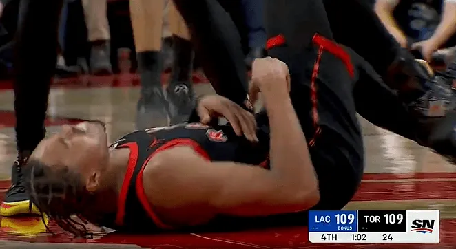 MK体育APP-哈登关键时刻连得8分追平比分，但邓恩随后被吹罚掩护犯规