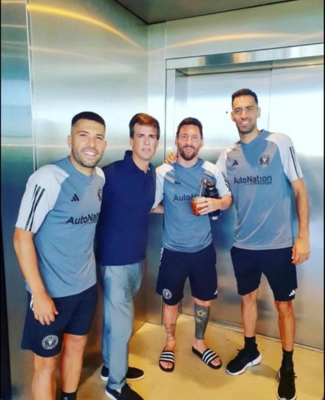 1691018699630017370.jpg d54142999e7386e38545b83e4f1b086.jpg