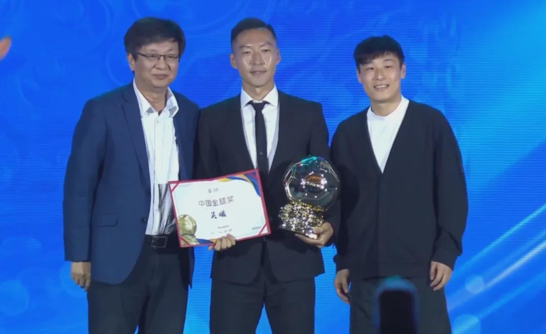 MK体育网页版-吴曦获2025中国金球奖！韦世豪发动态：全黑背景+哭笑+偷感bgm